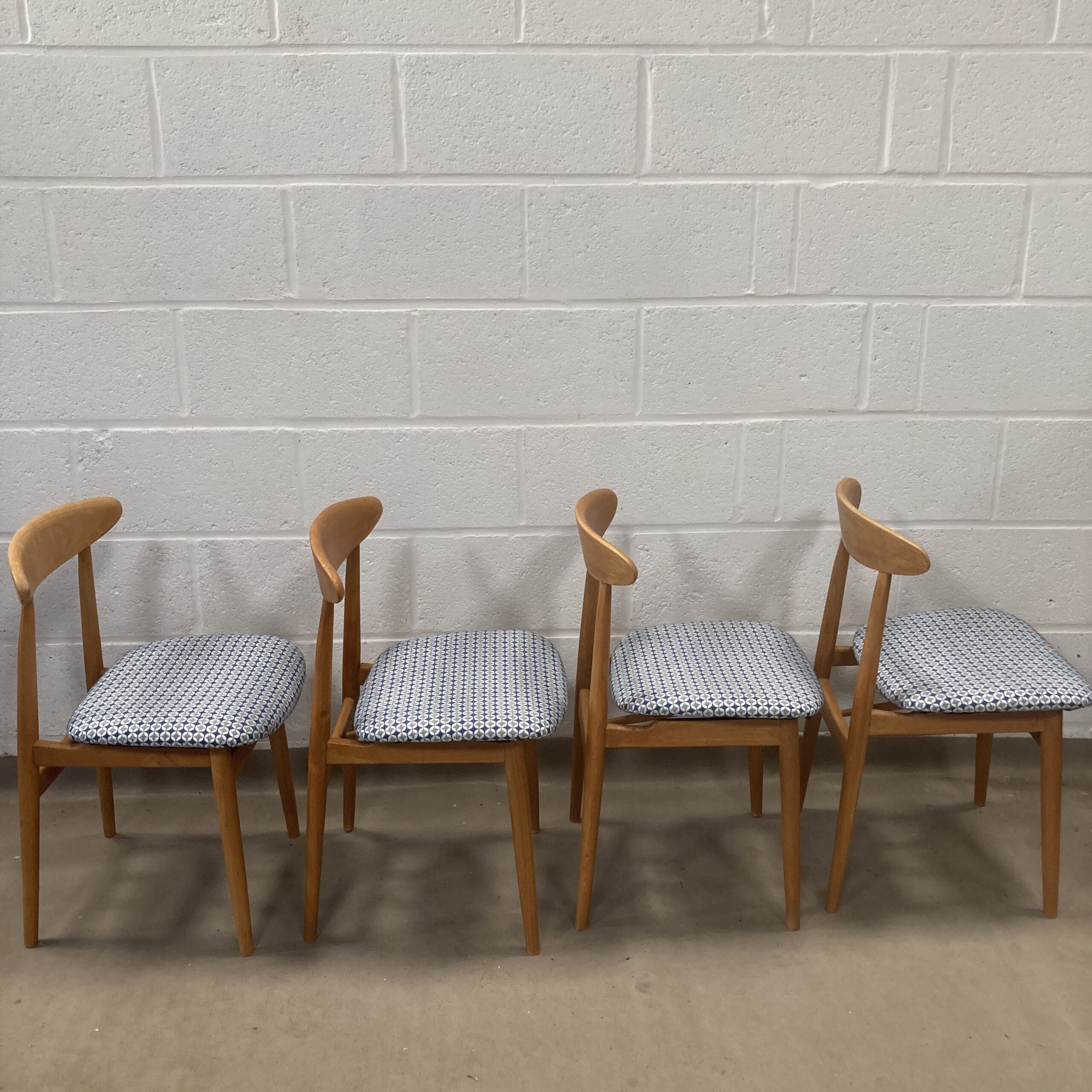 A lovely 1960s blue/grey formica table and 4 reupholstered Rajmund Teofil Halas Polish 5908 pixel chairs - Image 3