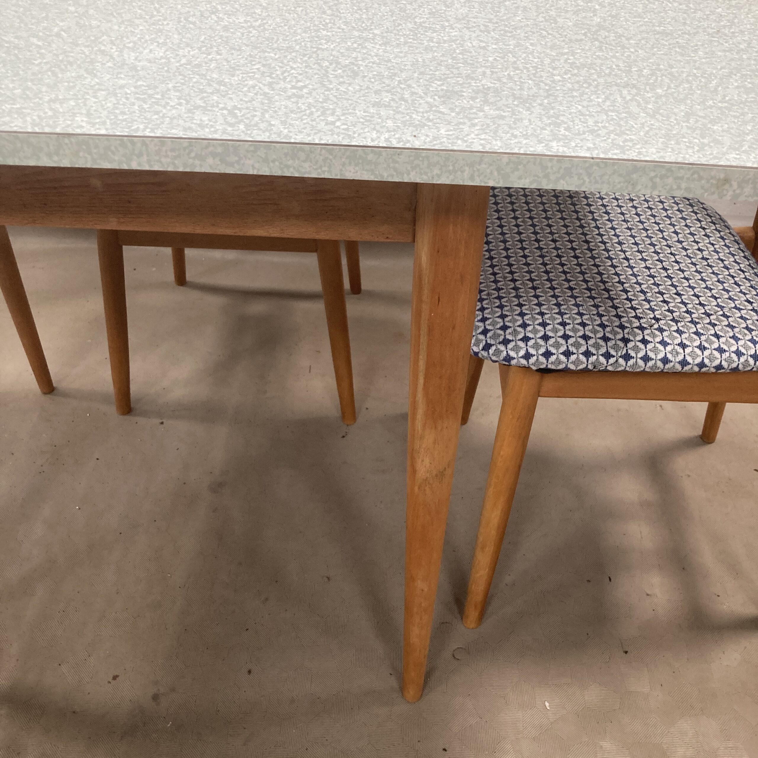 A lovely 1960s blue/grey formica table and 4 reupholstered Rajmund Teofil Halas Polish 5908 pixel chairs - Image 10