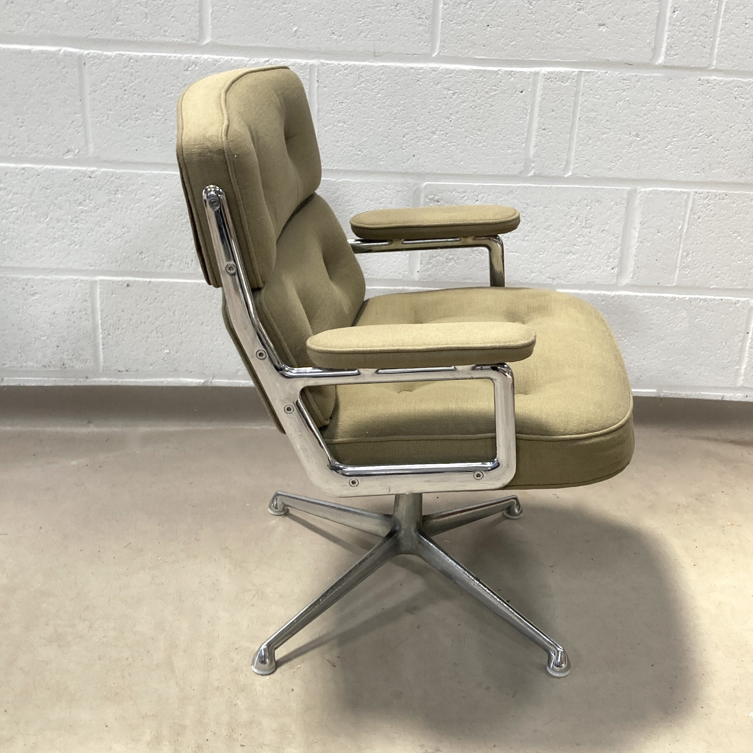 The original Eames Time Life lobby Chair - Image 3