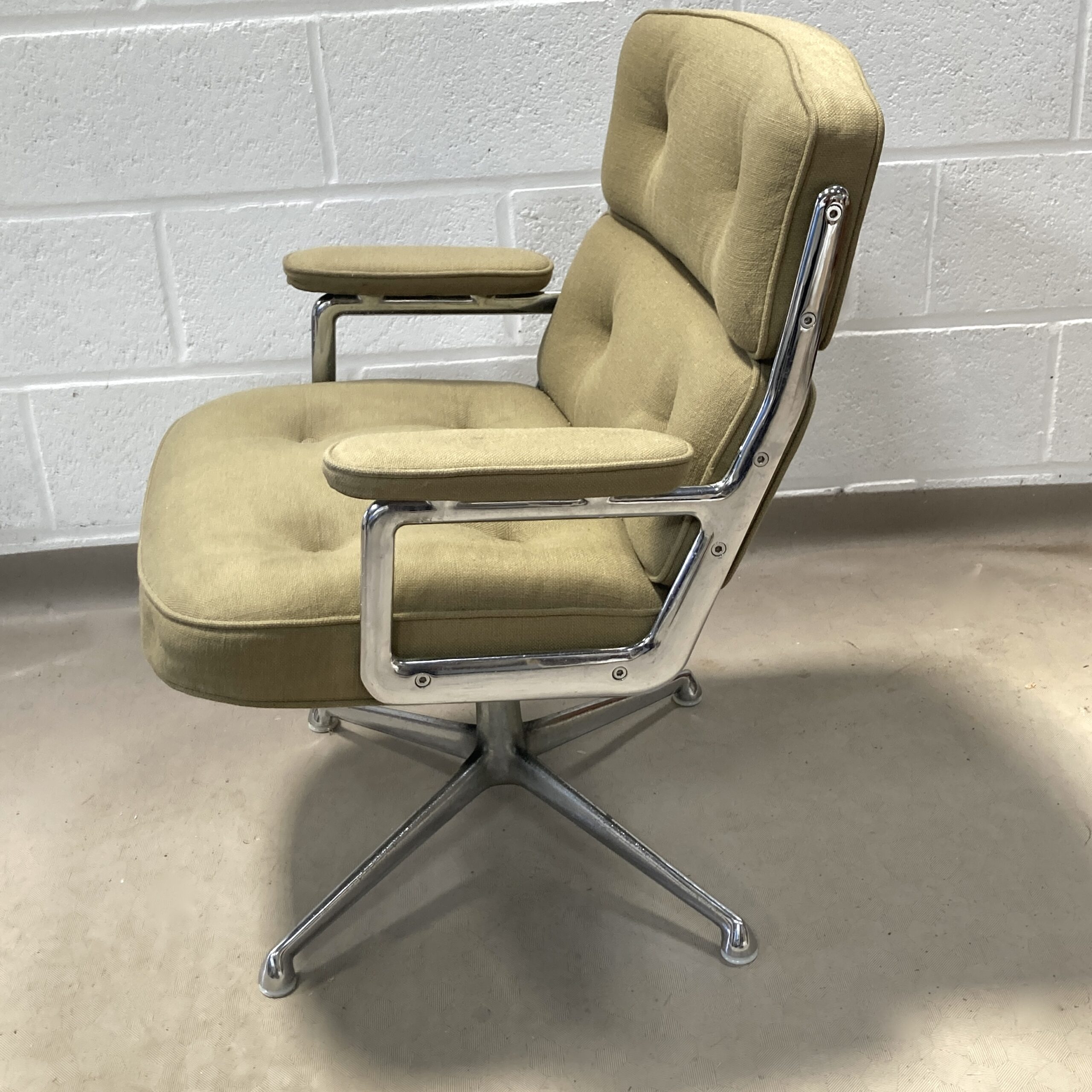 The original Eames Time Life lobby Chair - Image 4